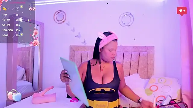 LaurinMonroe online show from 10, 2, 2025