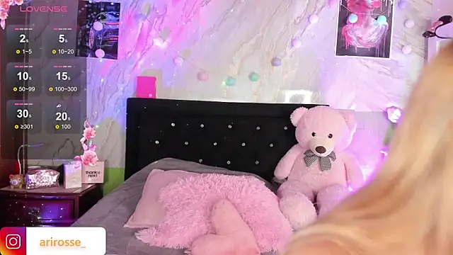 Snapshot of ariana_rosse__ chatting on 10, 10, 2025 ariana rosse online show from 10, 10, 2025