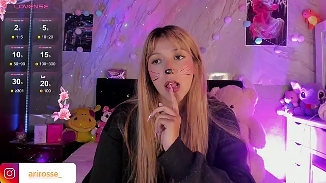 Snapshot of ariana_rosse__ chatting on 31, 10, 2025 ariana rosse online show from 31, 10, 2025