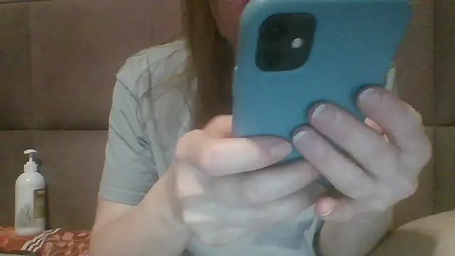 Snapshot of Sladkiegubki chatting on 17, 3, 2025 Sladkiegubki online show from 17, 3, 2025