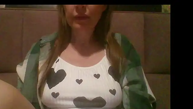 Snapshot of Sladkiegubki chatting on 18, 10, 2025 Sladkiegubki online show from 18, 10, 2025