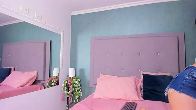  evamilf  online show from 29, 1, 2025