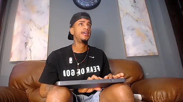 AaronCruz  online show from 3, 1, 2025