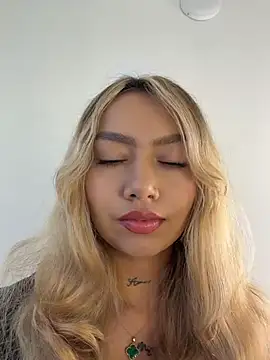 amanda-medrano1 online show from 28, 7, 2026