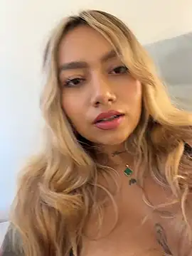 amanda-medrano1 online show from 28, 7, 2026