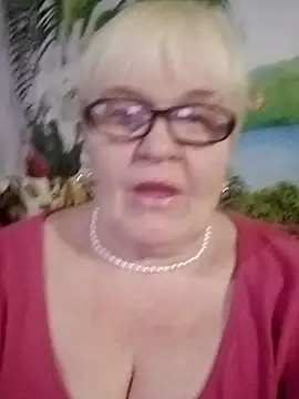 VioletSweet566 online show from 28, 2, 2025