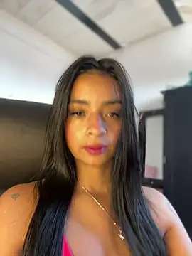 Laura fernandezII online show from 5, 2, 2025