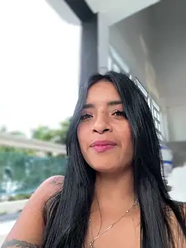 Laura fernandezII online show from 9, 2, 2025