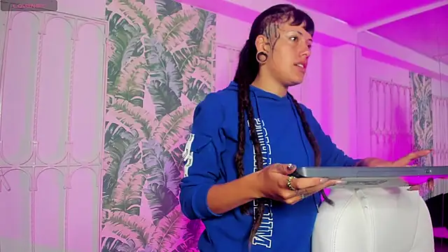  sharlotte777 online show from 15, 4, 2026