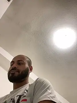 islandvybee55 online show from 4, 1, 2025