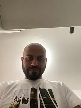 islandvybee55 online show from 10, 4, 2026