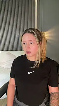 Snapshot of MiaPetit_ chatting on 15, 11, 2025 MiaPetit online show from 15, 11, 2025