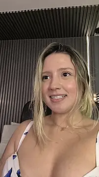 Snapshot of MiaPetit_ chatting on 3, 12, 2025 MiaPetit online show from 3, 12, 2025