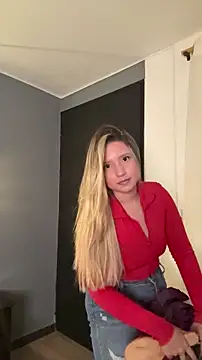 Snapshot of MiaPetit_ chatting on 17, 12, 2025 MiaPetit online show from 17, 12, 2025