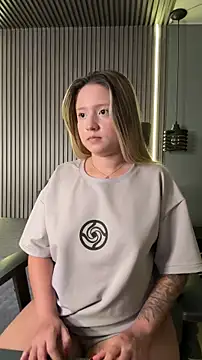 Snapshot of MiaPetit_ chatting on 5, 1, 2026 MiaPetit online show from 5, 1, 2026