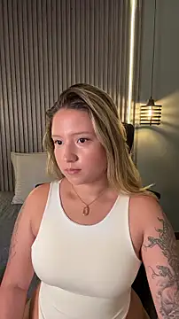 Snapshot of MiaPetit_ chatting on 1, 2, 2026 MiaPetit online show from 1, 2, 2026