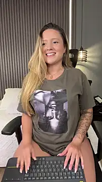 Snapshot of MiaPetit_ chatting on 19, 2, 2026 MiaPetit online show from 19, 2, 2026