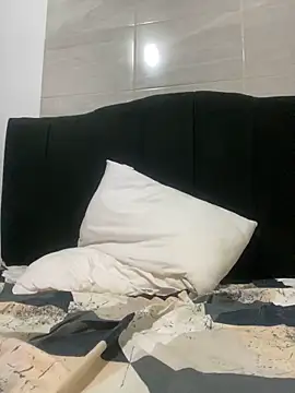 mysteriousgirl20 online show from 15, 4, 2026