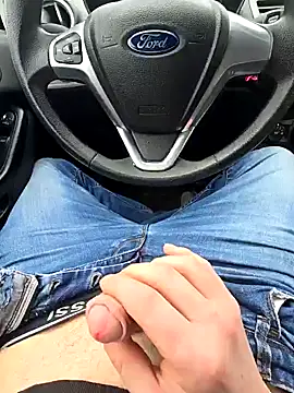 Titanhoott online show from 10, 1, 2025