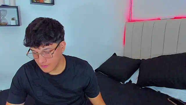 kittyandrick online show from 8, 4, 2026