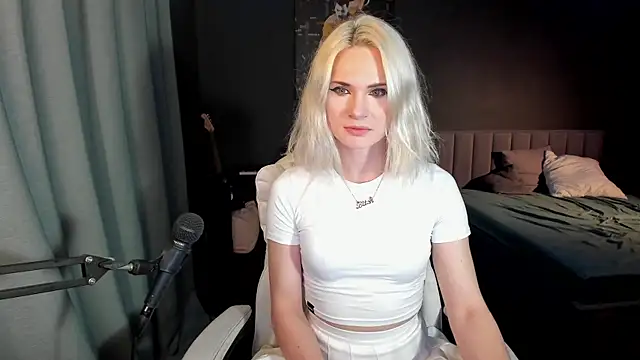 Snapshot of Milena_marshmalows chatting on 23, 2, 2025 Milena marshmalows online show from 23, 2, 2025