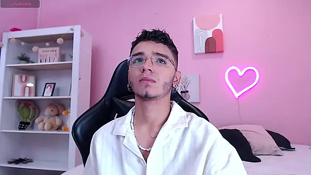 Ian Castillo  online show from 17, 1, 2025