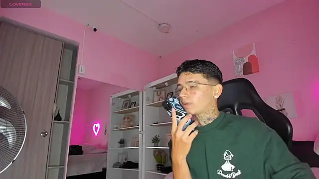 Ian Castillo  online show from 25, 9, 2025