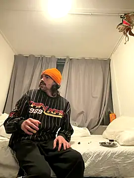 wolfwhite95 online show from 5, 1, 2026