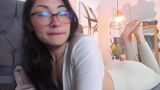 aprildreams19 online show from 6, 3, 2025