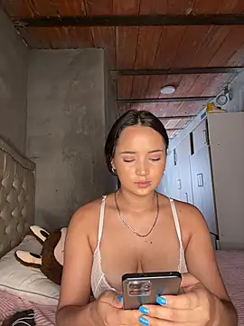 MollySanders    online show from 12, 2, 2026