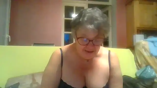 Snapshot of Vandeae44 chatting on 29, 4, 2026 Vandeae44 online show from 29, 4, 2026