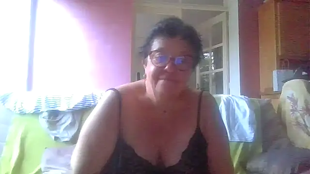 Snapshot of Vandeae44 chatting on 15, 6, 2026 Vandeae44 online show from 15, 6, 2026