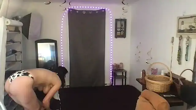 BonfireBonnie online show from 7, 1, 2025