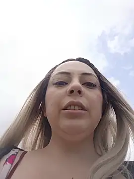 madelaine- online show from 10, 11, 2025