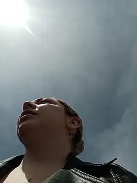 Snapshot of madelaine- chatting on 4, 2, 2026 madelaine- online show from 4, 2, 2026