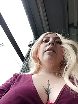 Snapshot of madelaine- chatting on 6, 2, 2026 madelaine- online show from 6, 2, 2026