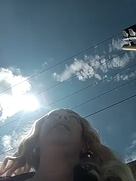 Snapshot of madelaine- chatting on 18, 2, 2026 madelaine- online show from 18, 2, 2026