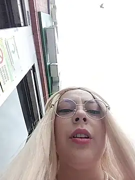 Snapshot of madelaine- chatting on 21, 2, 2026 madelaine- online show from 21, 2, 2026