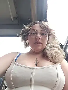 Snapshot of madelaine- chatting on 25, 2, 2026 madelaine- online show from 25, 2, 2026