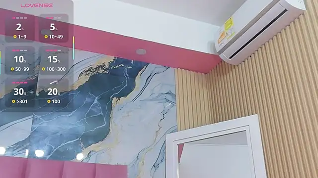 Snapshot of littleebonymommy chatting on 2, 11, 2025 littleebonymommy online show from 2, 11, 2025