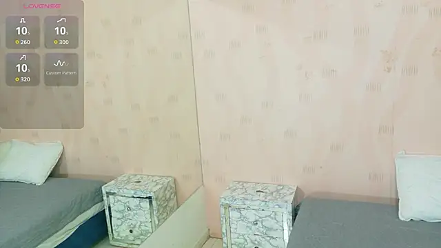 Snapshot of littleebonymommy chatting on 4, 11, 2025 littleebonymommy online show from 4, 11, 2025