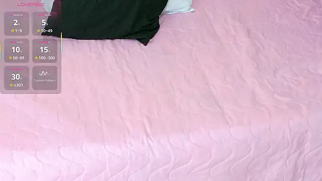 Snapshot of littleebonymommy chatting on 13, 11, 2025 littleebonymommy online show from 13, 11, 2025