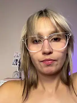Snapshot of bigbabykiki chatting on 1, 10, 2025 bigbabykiki online show from 1, 10, 2025