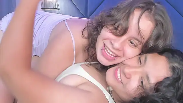 Snapshot of ivy_and_molly chatting on 8, 10, 2025 ivy and molly online show from 8, 10, 2025