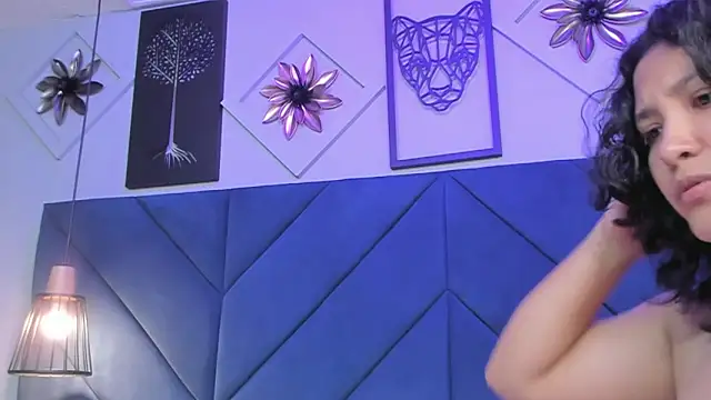 Snapshot of ivy_and_molly chatting on 18, 10, 2025 ivy and molly online show from 18, 10, 2025