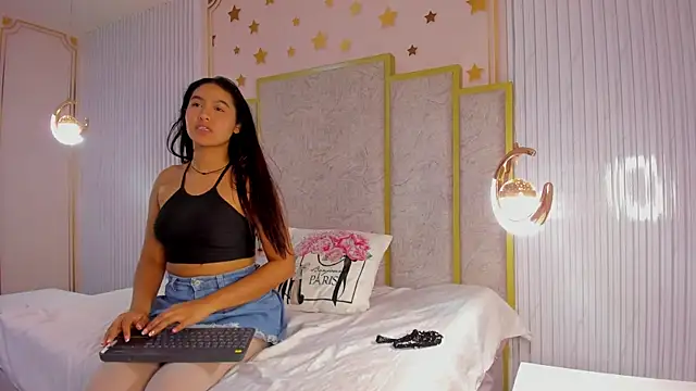 Snapshot of cute_mia23 chatting on 1, 12, 2024 cute mia23 online show from 1, 12, 2024