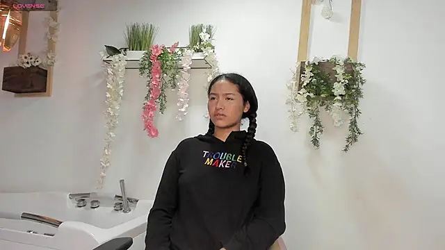 Snapshot of cute_mia23 chatting on 6, 1, 2025 cute mia23 online show from 6, 1, 2025