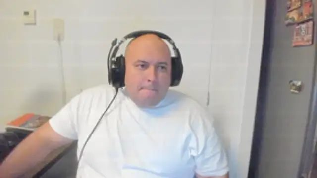 Snapshot of BigromeoXX chatting on 28, 10, 2025 BigromeoXX online show from 28, 10, 2025