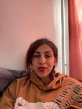 EmaSkyes online show from 5, 10, 2025