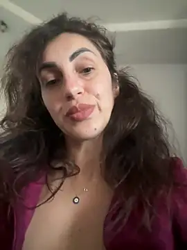 EmaSkyes online show from 30, 10, 2025